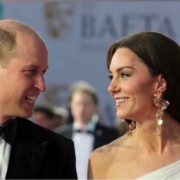 ✨ Zara Kate Middleton statement cascading floral earrings ✨ with GIFT BOX ✨💕💕 - Picture 6 of 9